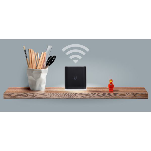 Alternative view of UBIQUITI Access Point airMAX Home Wi-Fi airCube ISP