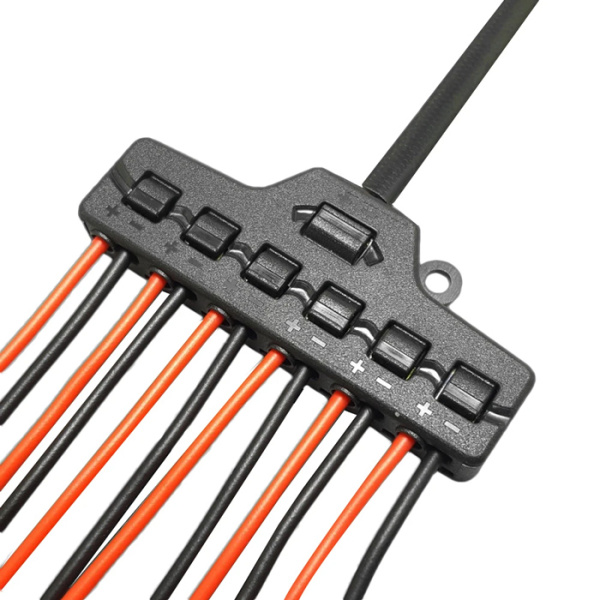 Alternative view of Splitter block TOOL-0095 για LED καλωδιοταινίες, 6-port, μαύρο