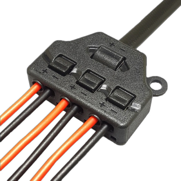 Alternative view of Splitter block TOOL-0096 για LED καλωδιοταινίες, 3-port, μαύρο